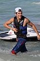 austin mahone shirtless beachside selfies with fans 16
