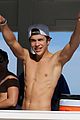 austin mahone shirtless beachside selfies with fans 17