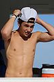 austin mahone shirtless beachside selfies with fans 27