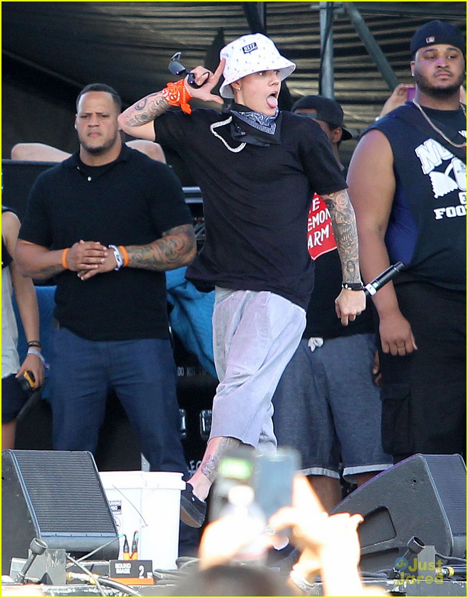 Justin Bieber Makes Surprise Appearance at Coachella, Performs