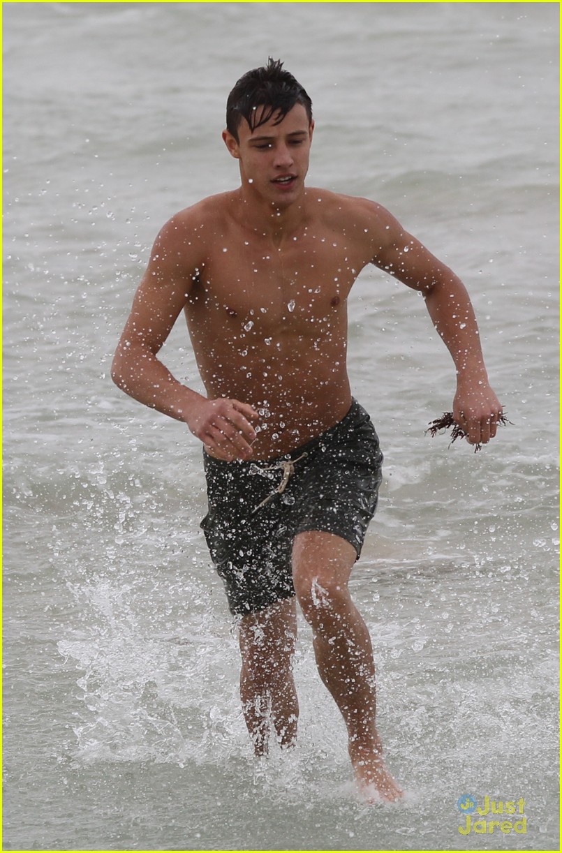 Full Sized Photo Of Cameron Dallas Splashes Around Shirtless In Miami01 Cameron Dallas 1713