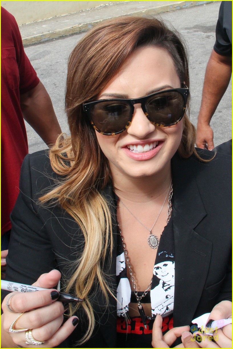 Full Sized Photo of demi lovato greets fans rio brazil 14 | Demi Lovato ...