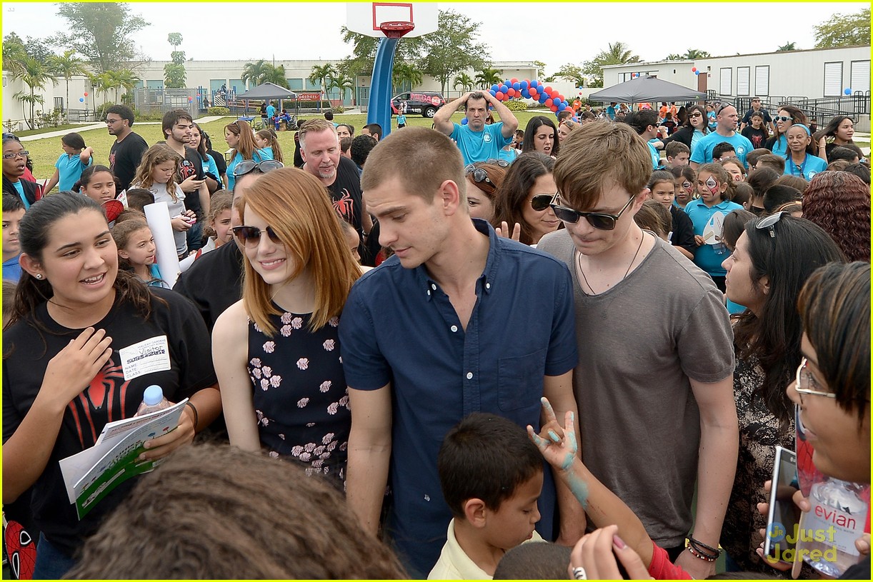 Emma Stone & Andrew Garfield Continue To 'Be Amazing' in Miami | Photo