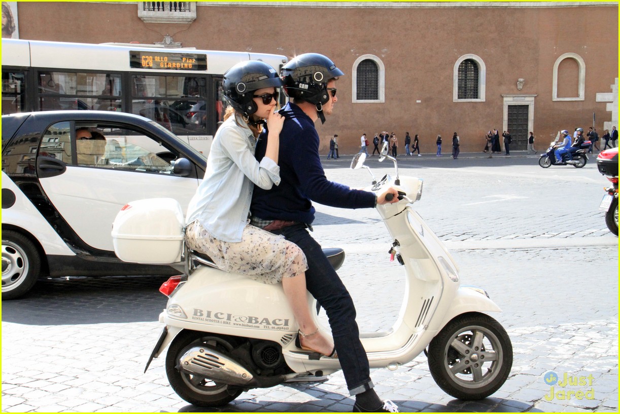 Emma Stone & Andrew Garfield Play Tourists in Rome | Photo 663038 ...