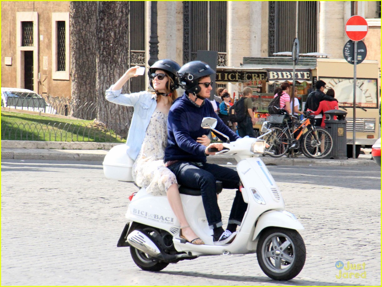 Emma Stone & Andrew Garfield Play Tourists in Rome | Photo 663040 ...