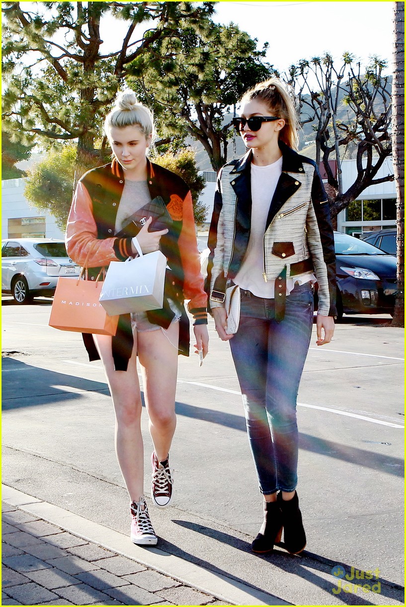 Gigi Hadid Shops With Ireland Baldwin After Surfboard Video Shoot Photo 660752 Photo 1843