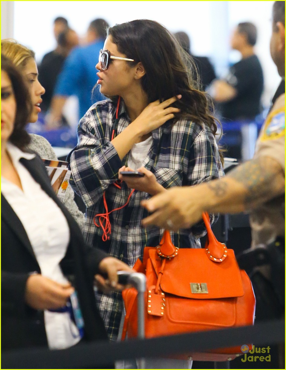 Selena Gomez Jets Off After Hanging Out with Justin Bieber in Miami ...