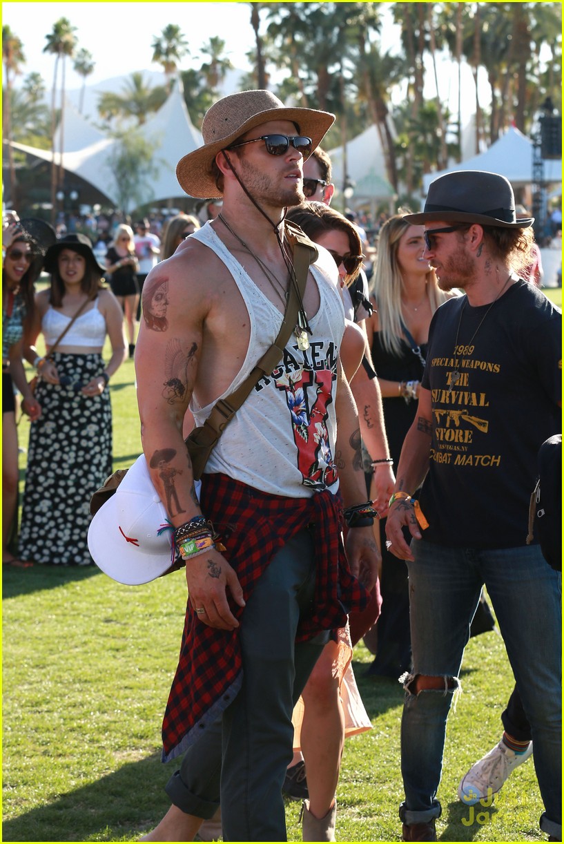 Ashley Greene: Super Bowl with Paul Khoury & His Parents!: Photo 3046951, 2014 Super Bowl, Ashley Greene, Kellan Lutz, Paul Khoury Photos