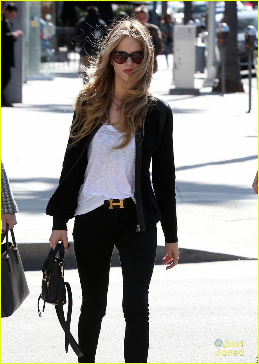 Halston Sage Shops Around Beverly Hills | Photo 660946 - Photo Gallery ...