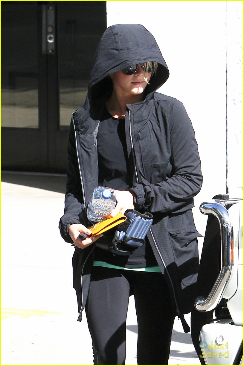 julianne hough boyfriend brooks laich good dancer 15