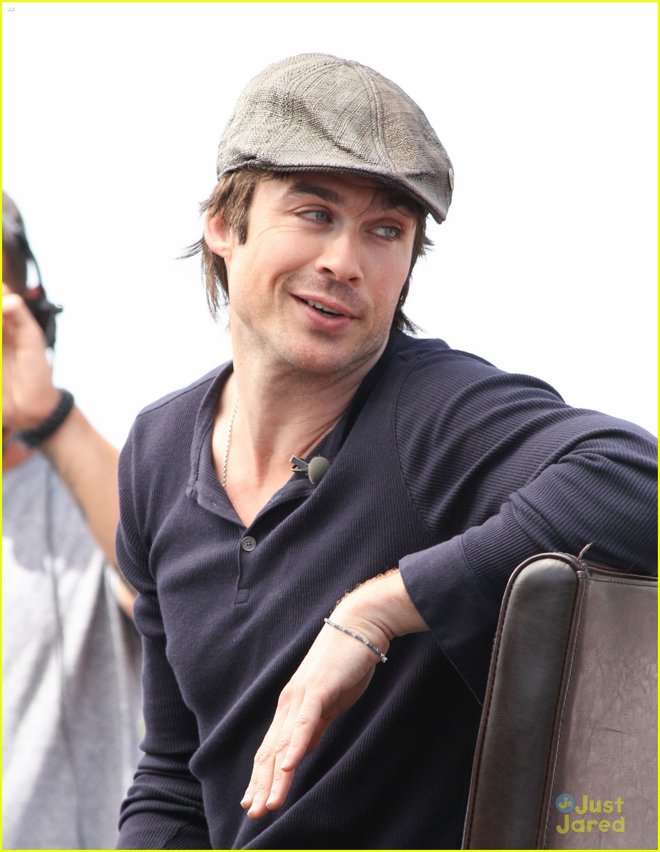 Ian Somerhalder is FanFriendly at 'Extra' Photo 667091 Photo