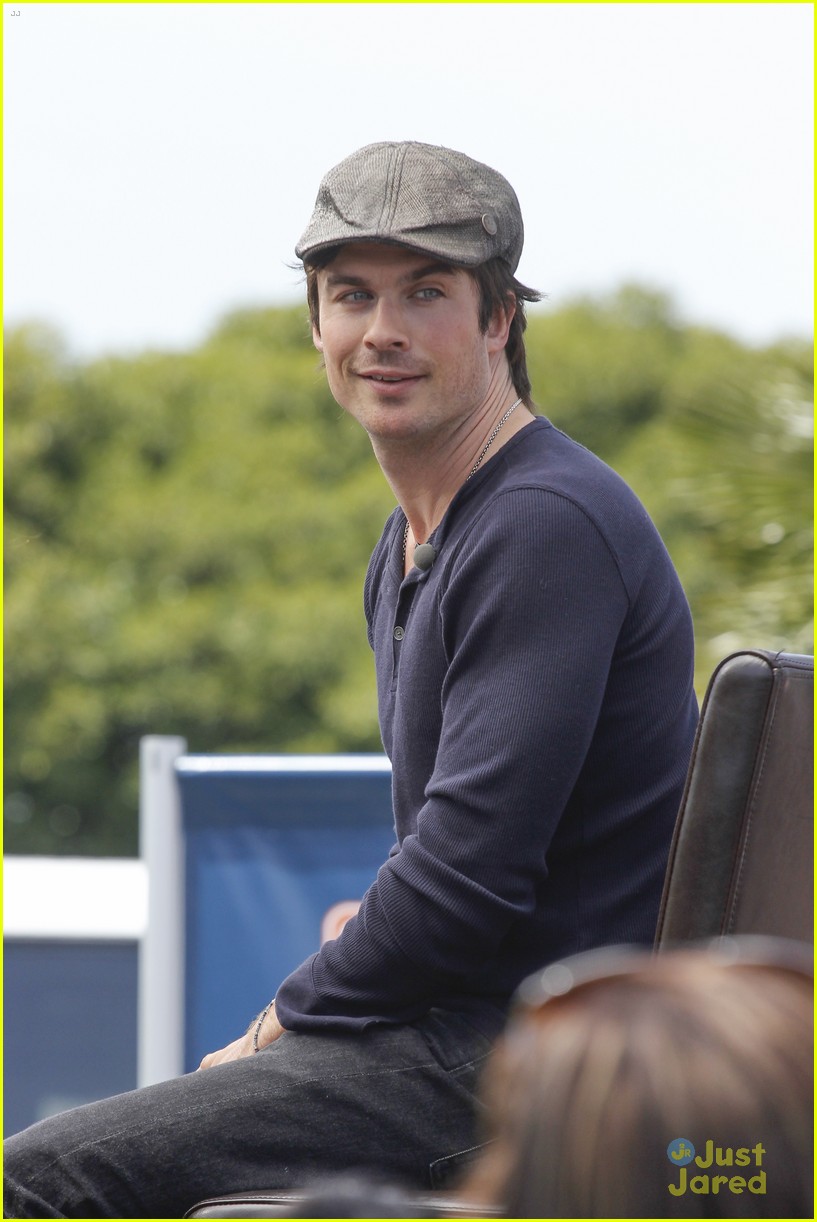 Ian Somerhalder is FanFriendly at 'Extra' Photo 667097 Photo