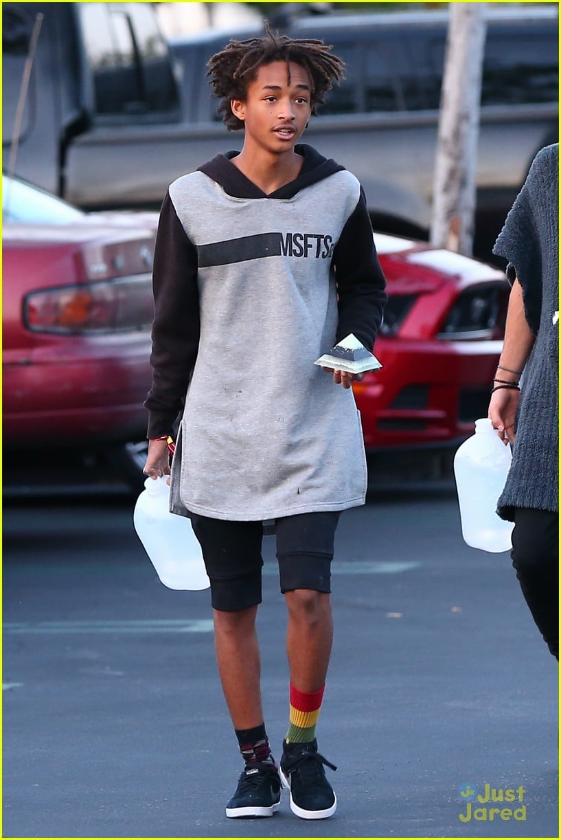 Jaden Smith Carries a Pyramid to Lunch, Literally! | Photo 666940 ...