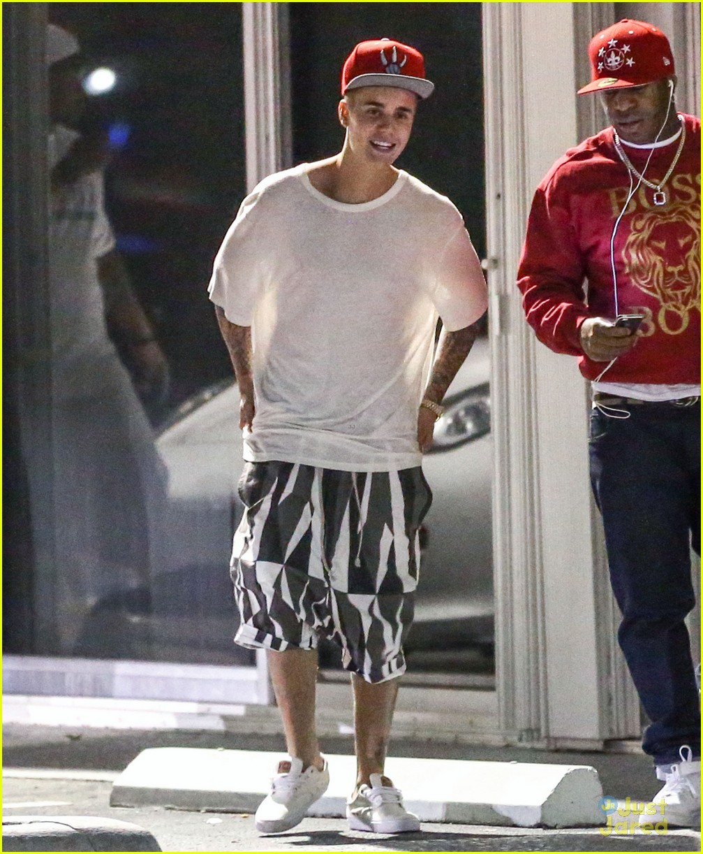 Full Sized Photo of selena gomez visits justin bieber studio miami 05