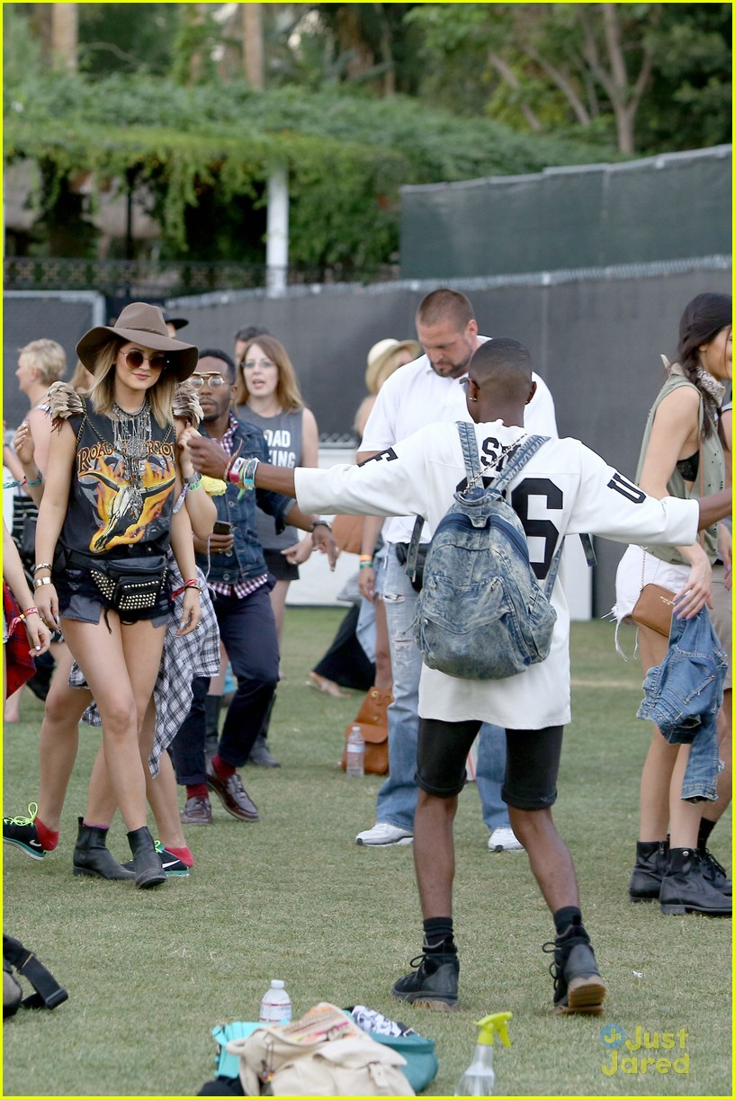 Kendall & Kylie Jenner Hang Out with Willow & Jaden Smith at Coachella ...