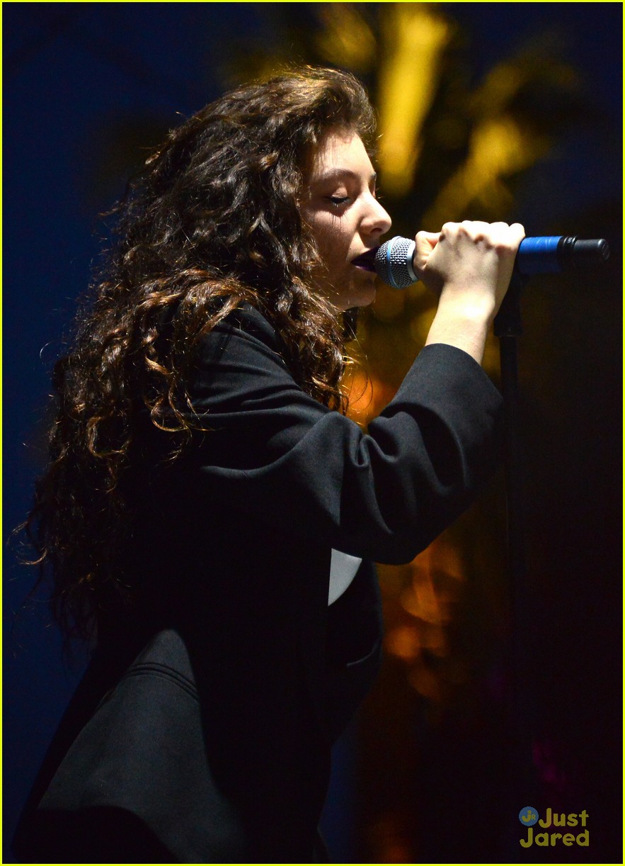 Lorde Dances in the Dark at Coachella 2014! | Photo 665701 - Photo ...