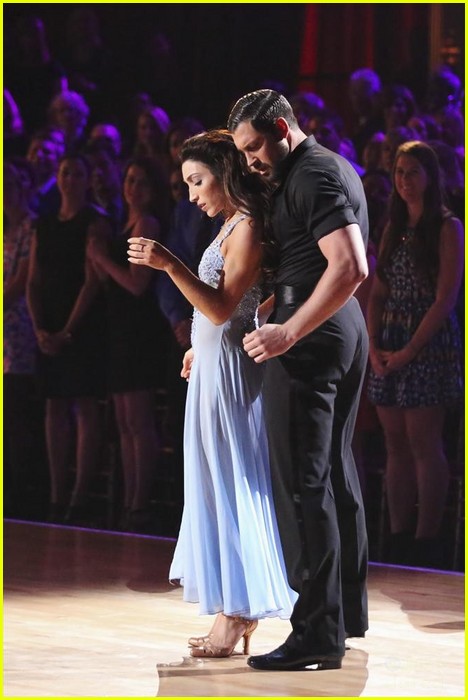 Meryl Davis Maksim Chmerkovskiy S Almost Perfect Foxtrot In Pics Photo 658963 Dancing With The Stars Maksim Chmerkovskiy Meryl Davis Pictures Just Jared Jr