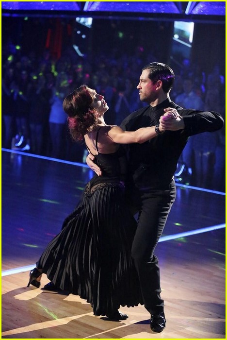 Meryl Davis Maksim Chmerkovskiy S Perfect Tango From Dwts In Pics Photo 666462 Dancing With The Stars Maksim Chmerkovskiy Meryl Davis Pictures Just Jared Jr