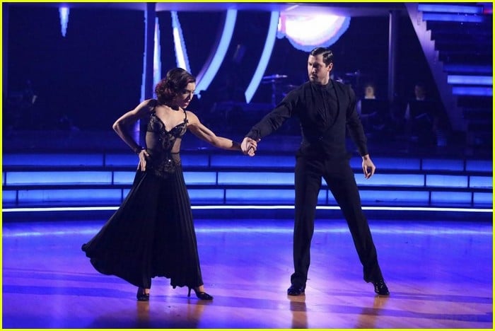 Meryl Davis Maksim Chmerkovskiy S Perfect Tango From Dwts In Pics Photo 666465 Dancing With The Stars Maksim Chmerkovskiy Meryl Davis Pictures Just Jared Jr