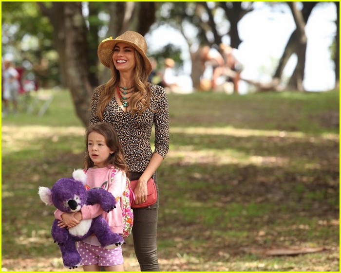 Full Sized Photo of modern family australia stills 03 Sarah Hyland