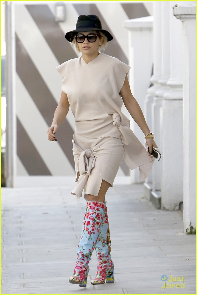 Full Sized Photo of rita ora fringe fur glamour italian fashion