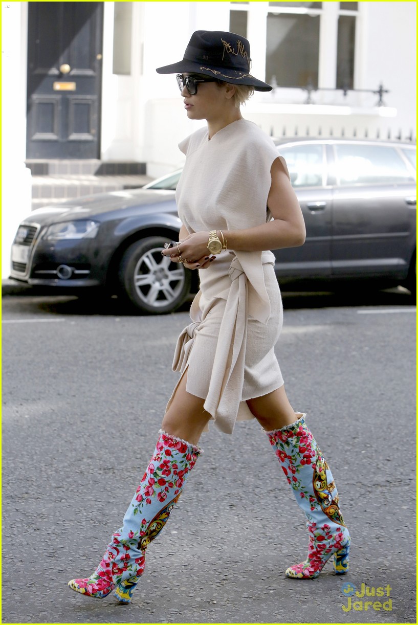 Rita Ora Goes For Fringe & Fur at the Glamour of Italian Fashion