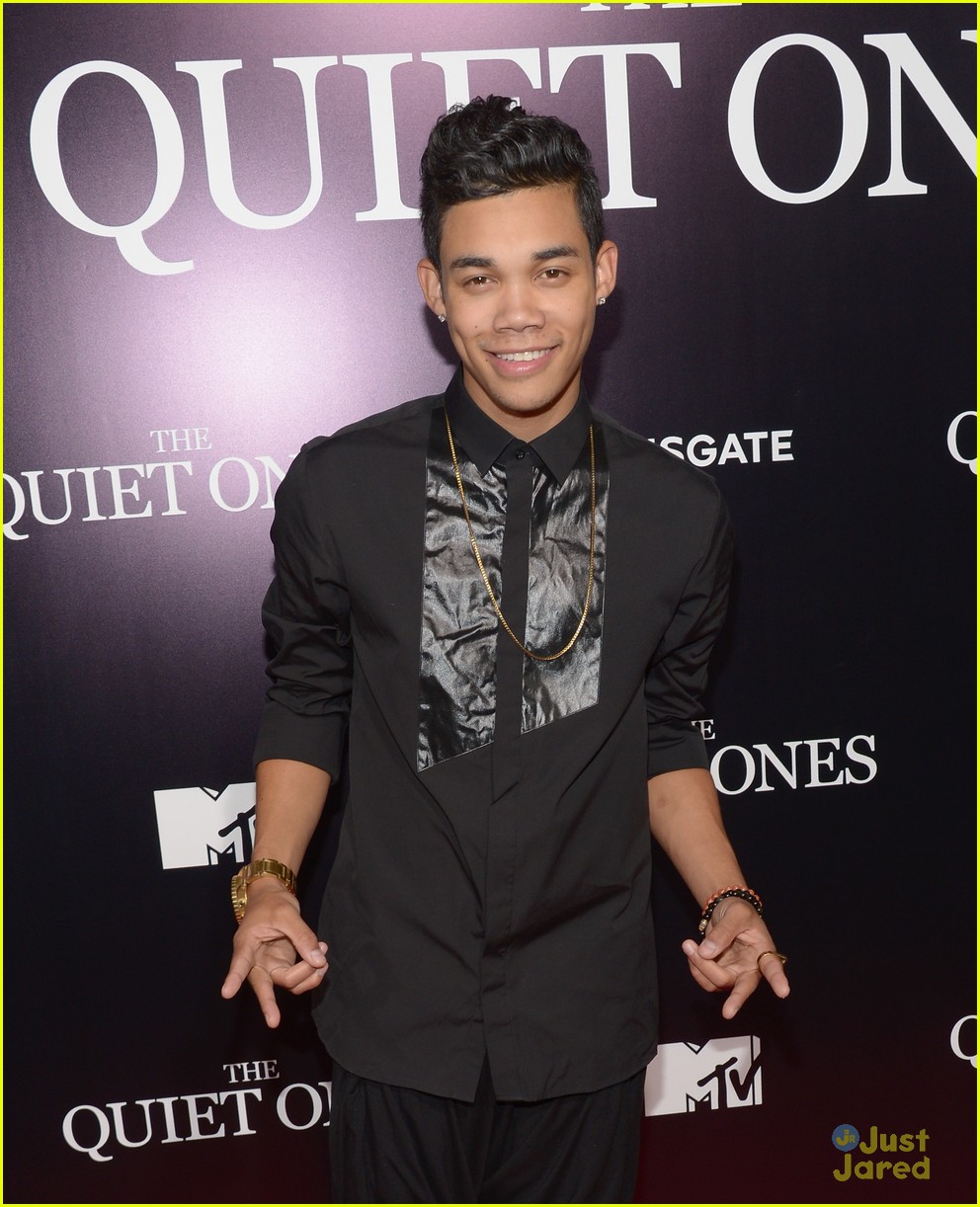 Roshon Fegan And Girlfriend Camia Marie Chaidez Keep Close At The Grove Photo 667430 Photo