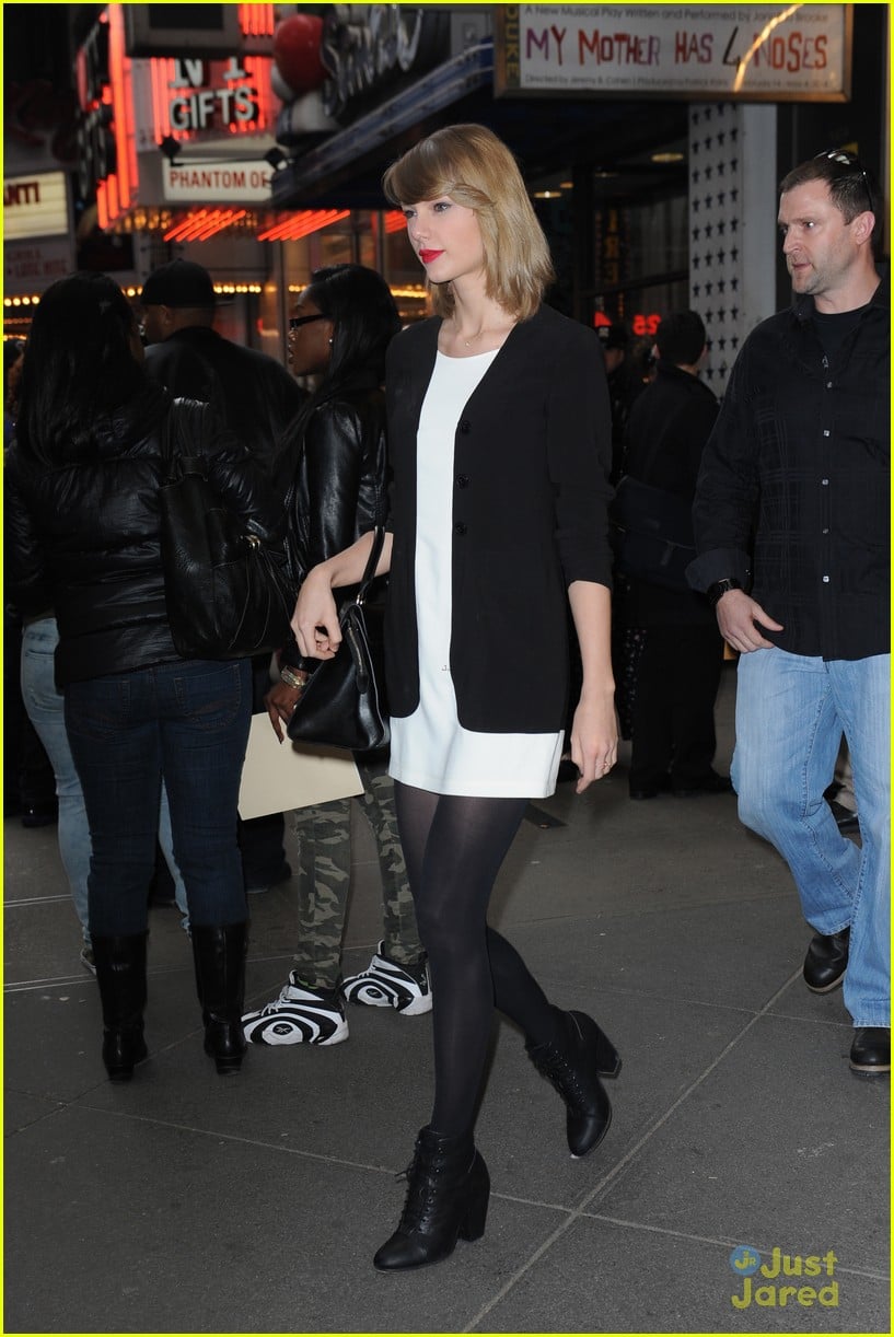 Full Sized Photo Of Taylor Swift Surprise Visit Providence Childrens ...