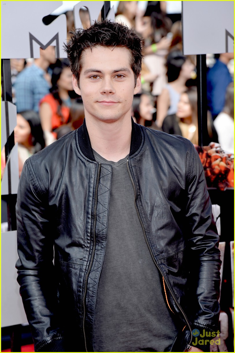 Dylan O'Brien & Will Poulter Run Towards MTV Movie Awards 2014 Photo