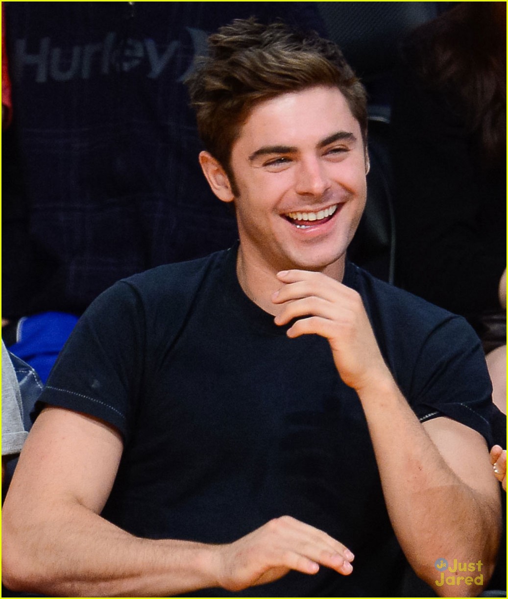 Full Sized Photo Of Zac Efron Halston Sage Lakers Game Zac Efron Attends Lakers Game With