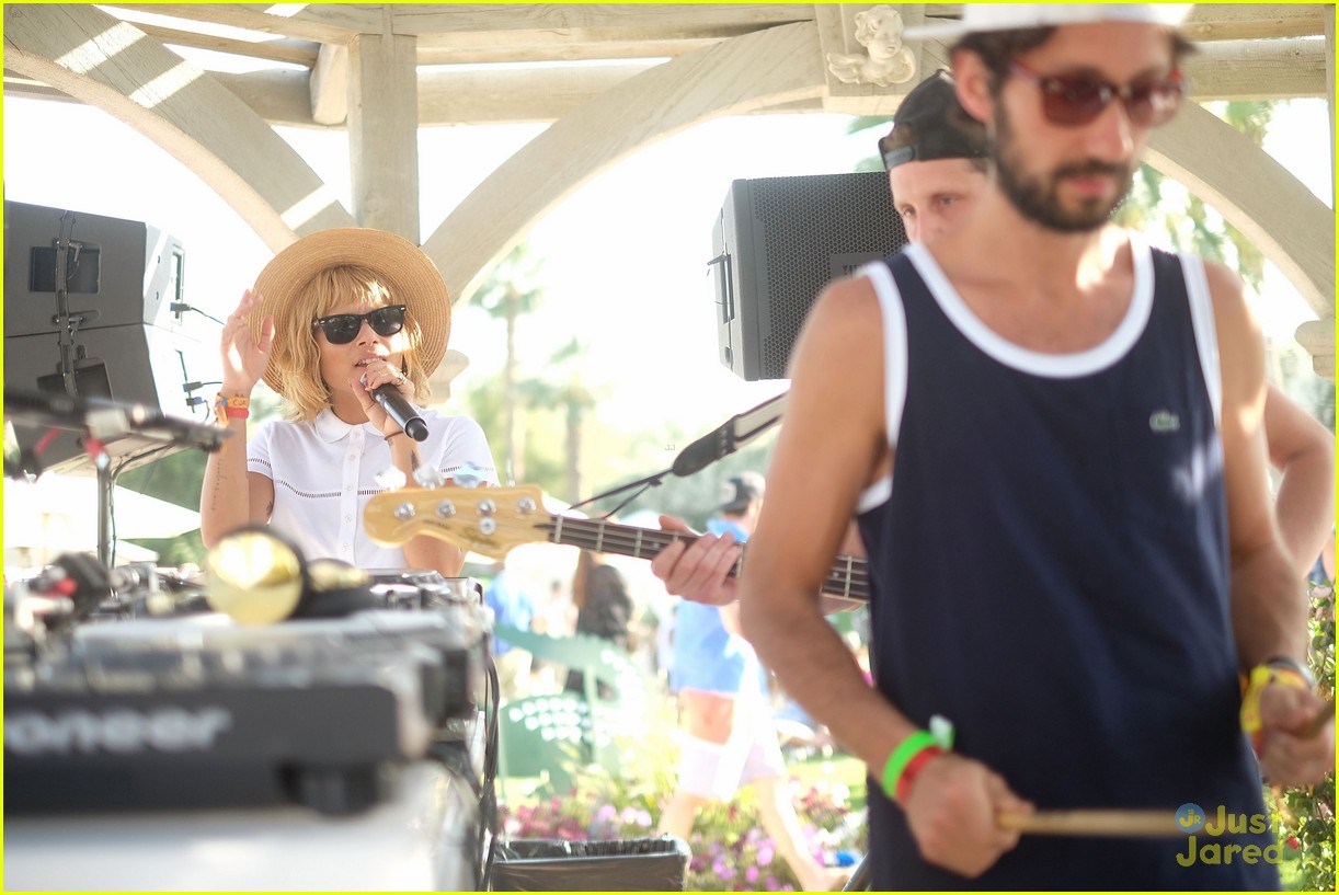 Zoe Kravitz Performs at Lacoste's Beautiful Desert Party at Coachella