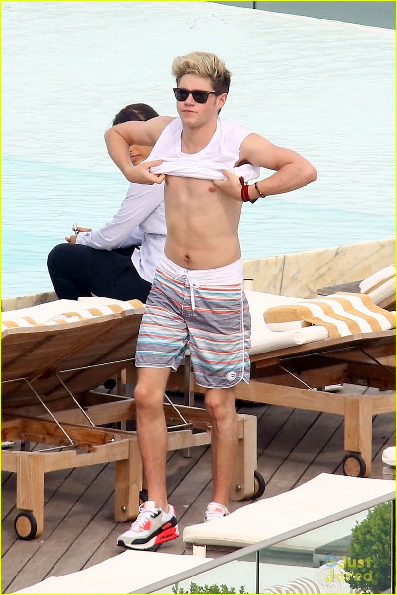 One Direction Niall Horan Shirtless Rio 03 