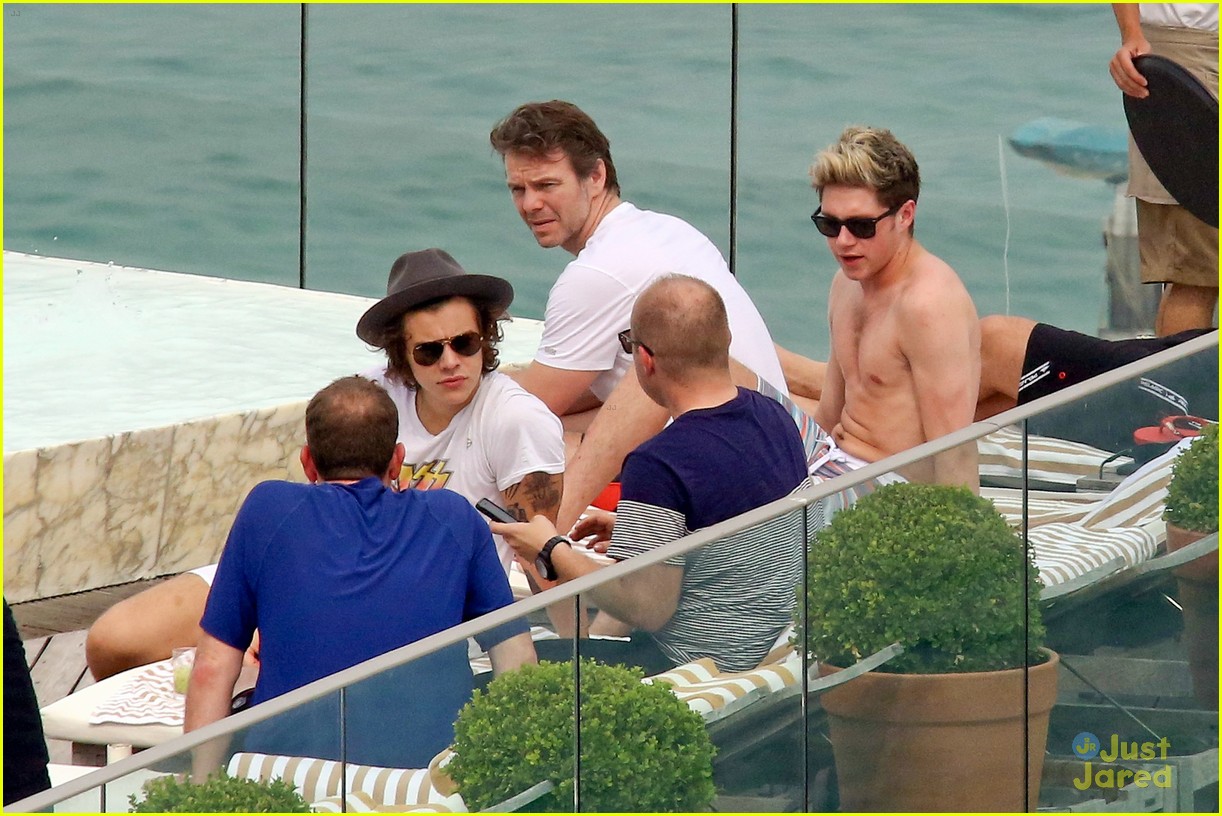 Full Sized Photo of one direction niall horan shirtless rio 11 | Niall ...