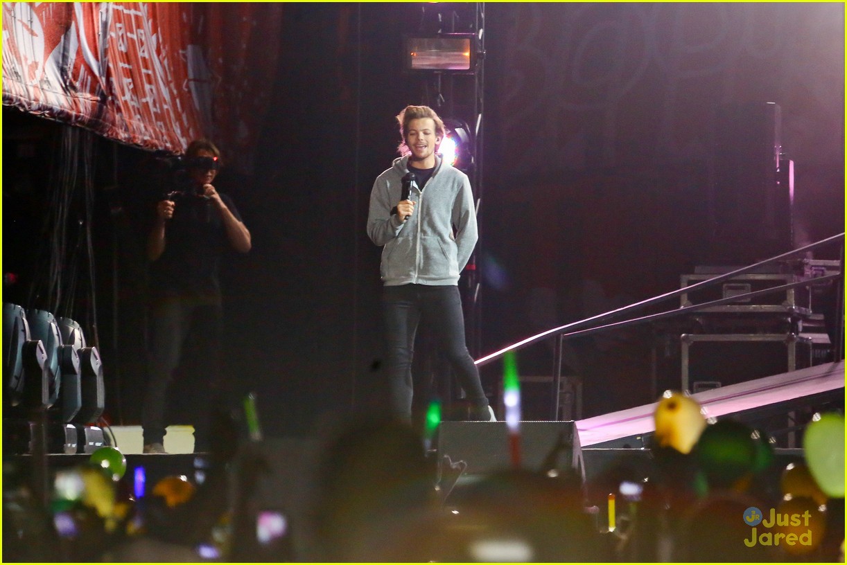 Full Sized Photo of one direction rio brazil concert 03 | One Direction ...
