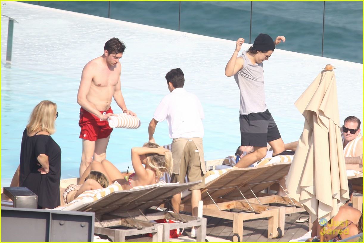 Zayn Malik And Liam Payne Show Off Their Six Pack Abs In Rio Photo 673238 Photo Gallery 