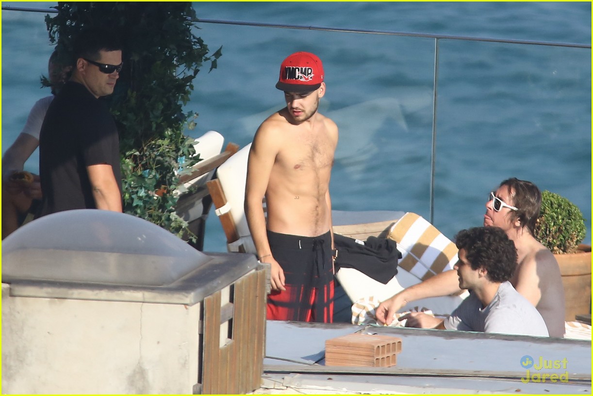 Zayn Malik And Liam Payne Show Off Their Six Pack Abs In Rio Photo 673239 Photo Gallery 