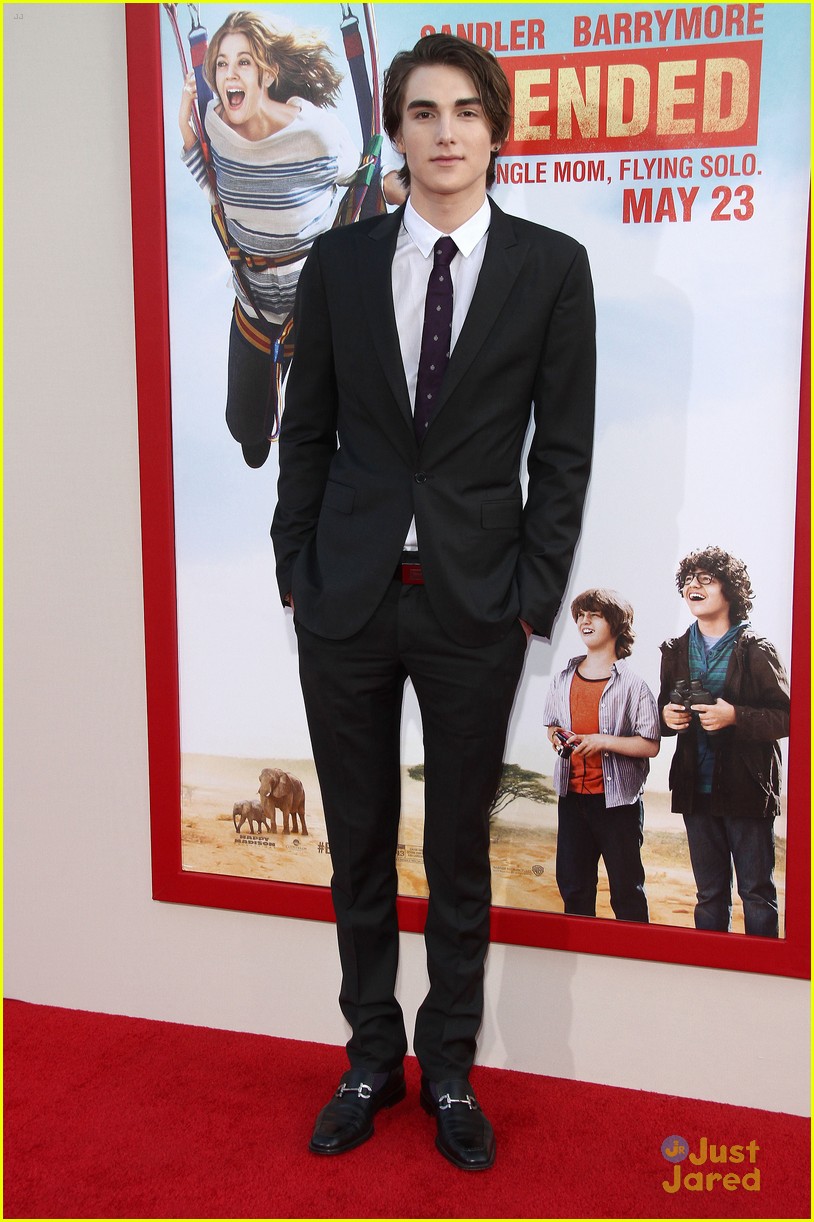 Bella Thorne & Zak Henri 'Blended' Premiere Pair Photo 678667