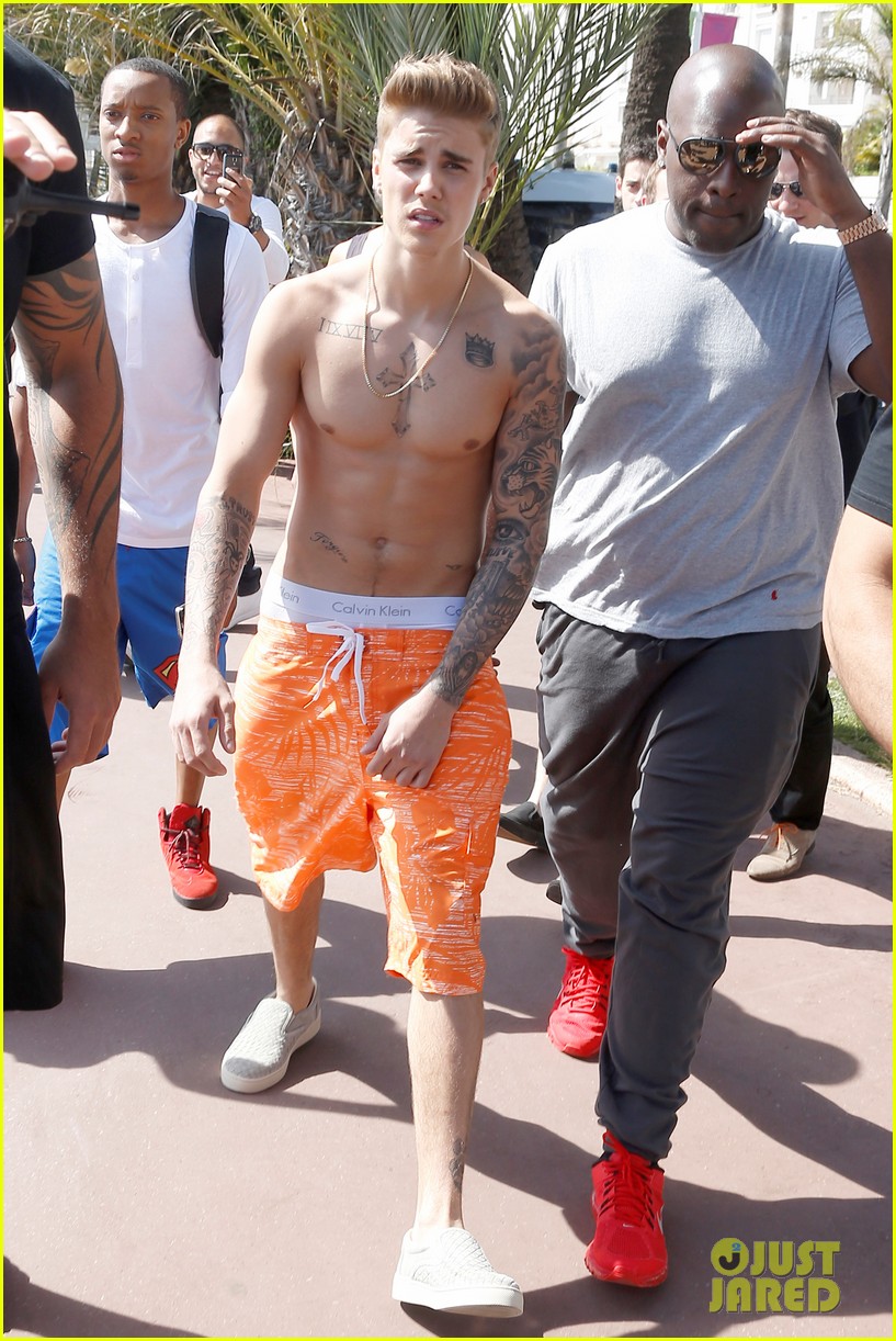Justin Bieber Goes Shirtless Again While Hanging Out At Cannes Film Festival Photo 677997 6412