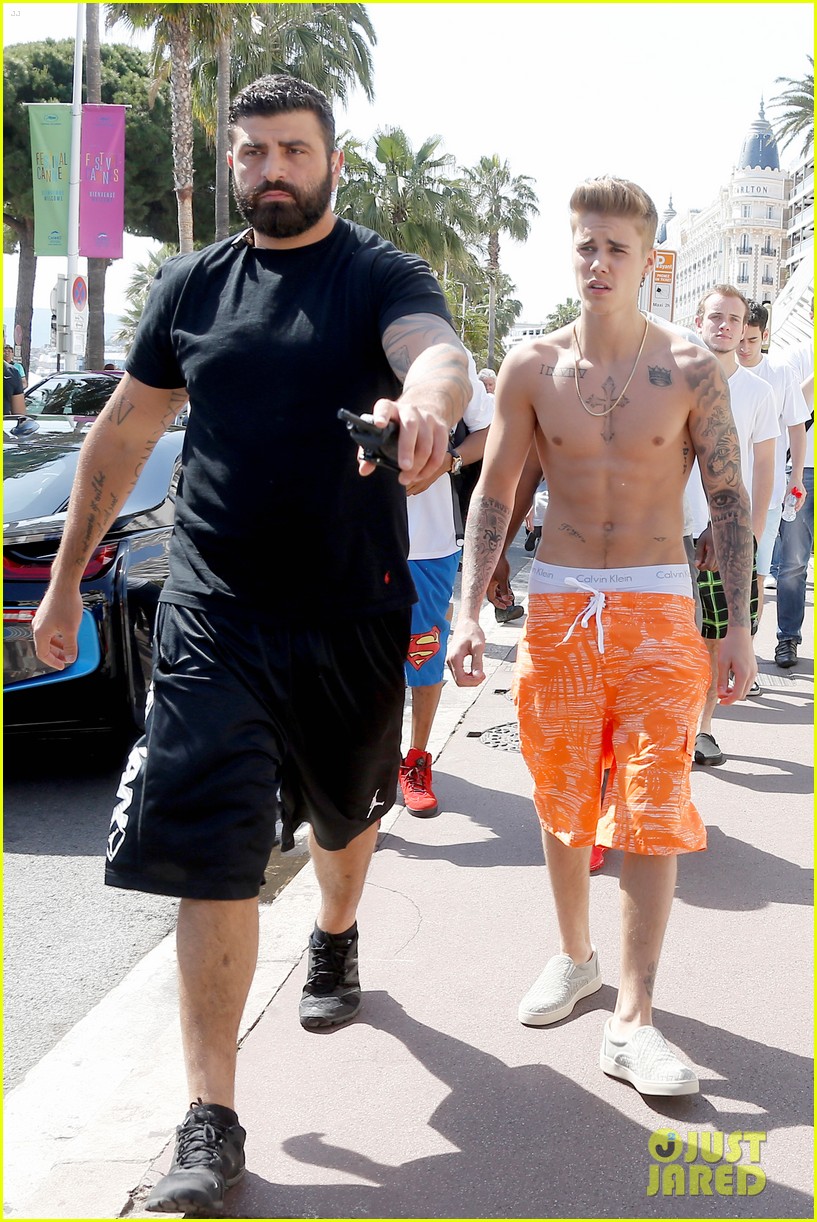 Justin Bieber Goes Shirtless Again While Hanging Out At Cannes Film Festival Photo 677999 2193
