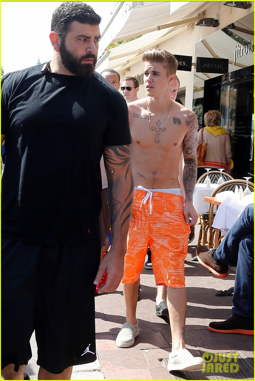 Justin Bieber Goes Shirtless Again While Hanging Out At Cannes Film Festival Photo 678000 1757