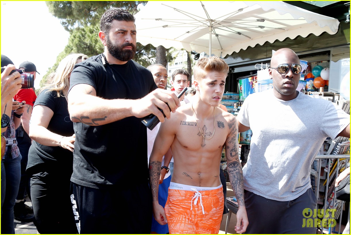 Justin Bieber Goes Shirtless Again While Hanging Out At Cannes Film Festival Photo 678008 5886