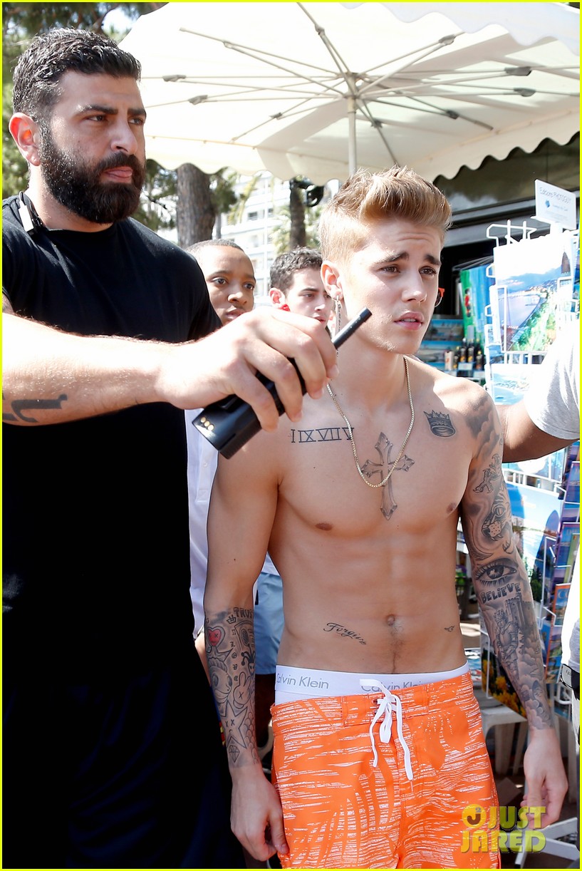 Justin Bieber Goes Shirtless Again While Hanging Out At Cannes Film Festival Photo 678009 5623