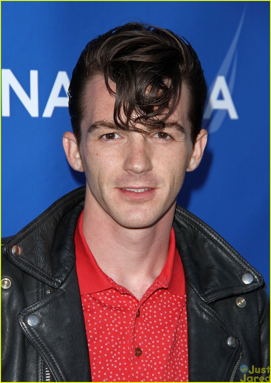 Full Sized Photo of miranda cosgrove and drake bell reunite at nautica