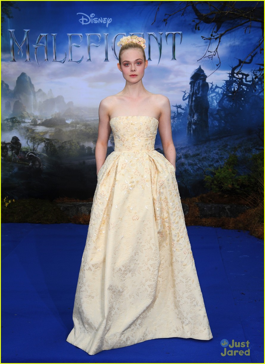 Full Sized Photo of elle fanning brangelina maleficent private