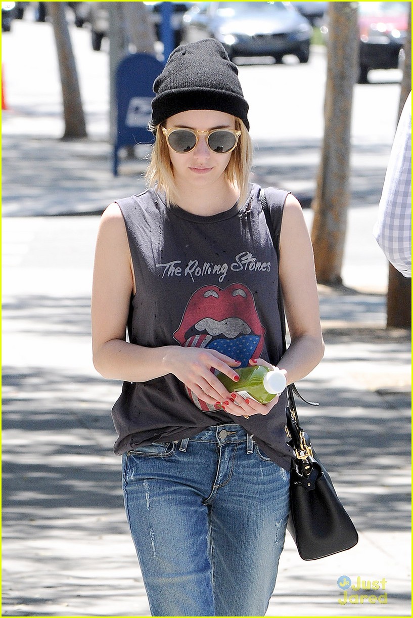 Emma Roberts Picks Up Pressed Juicery Before Salon Stop | Photo 676417