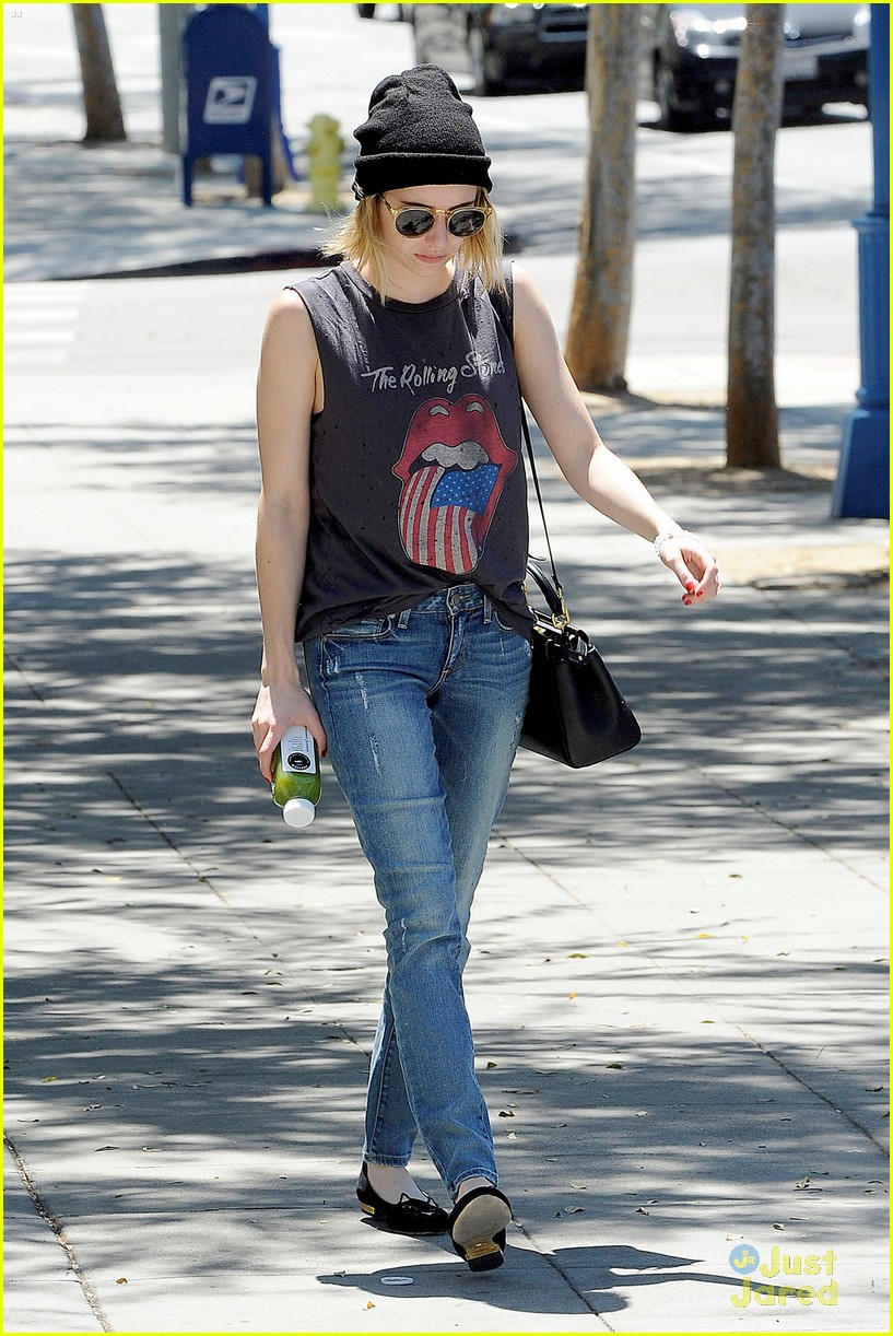 Emma Roberts Picks Up Pressed Juicery Before Salon Stop | Photo 676419