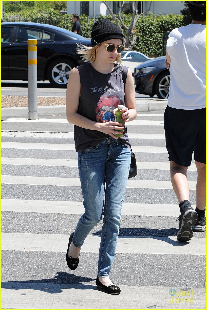 Emma Roberts Picks Up Pressed Juicery Before Salon Stop | Photo 676425