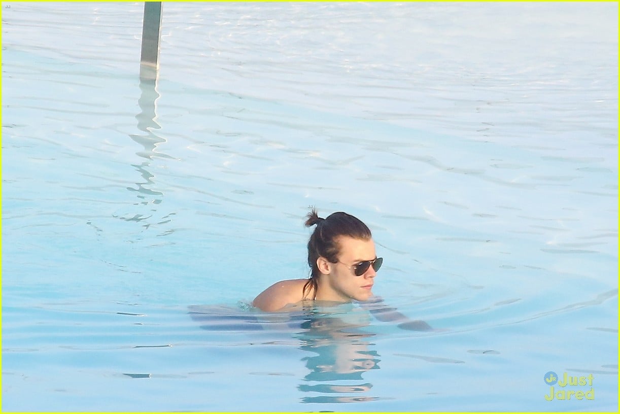 Harry Styles Goes Shirtless Again In Rio Photo 673283 Photo Gallery Just Jared Jr 1925