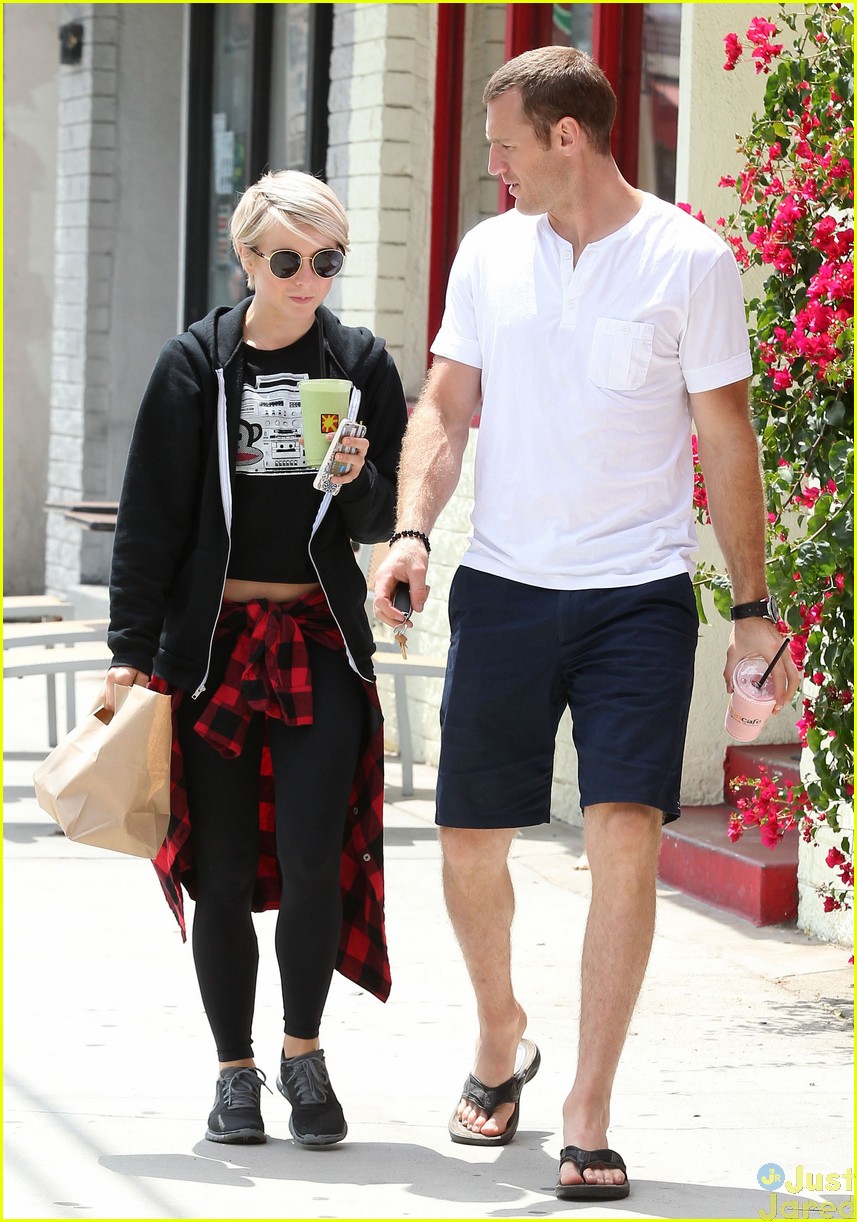 Julianne Hough Finishes Up A 12 Hour Rehearsal With Her Brother Derek ...