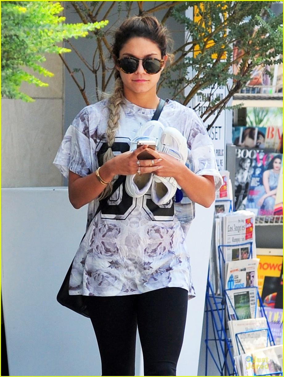 Full Sized Photo of vanessa hudgens taller with platform shoes 02 ...